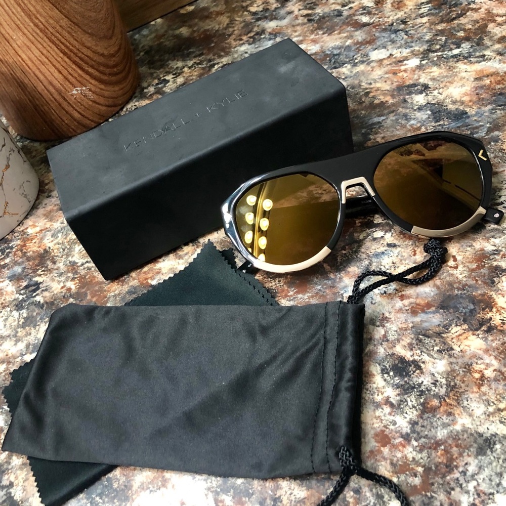 SOLD. Kendall + Kylie Aviators